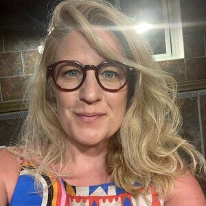 Meet your Posher, Laura